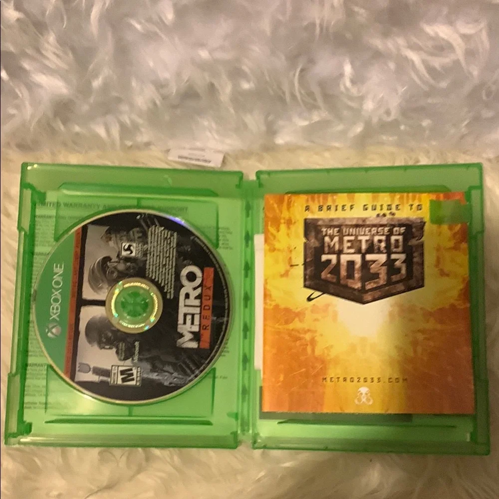 Metro Redux for One -‎ Green Case